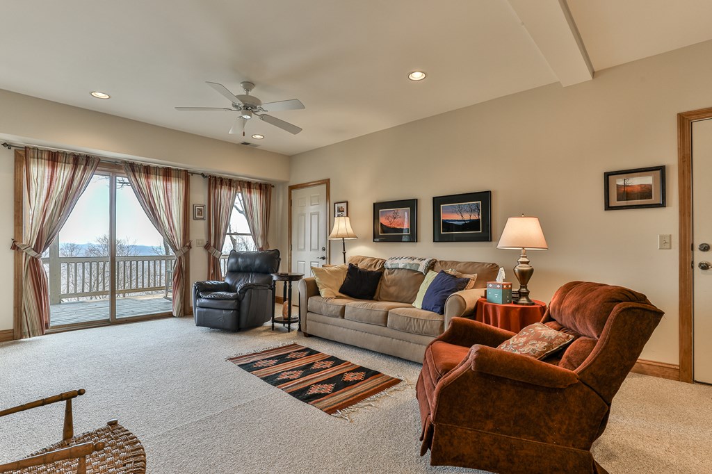 1512 Walnut Ridge