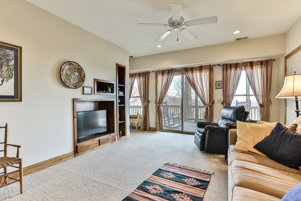 1512 Walnut Ridge