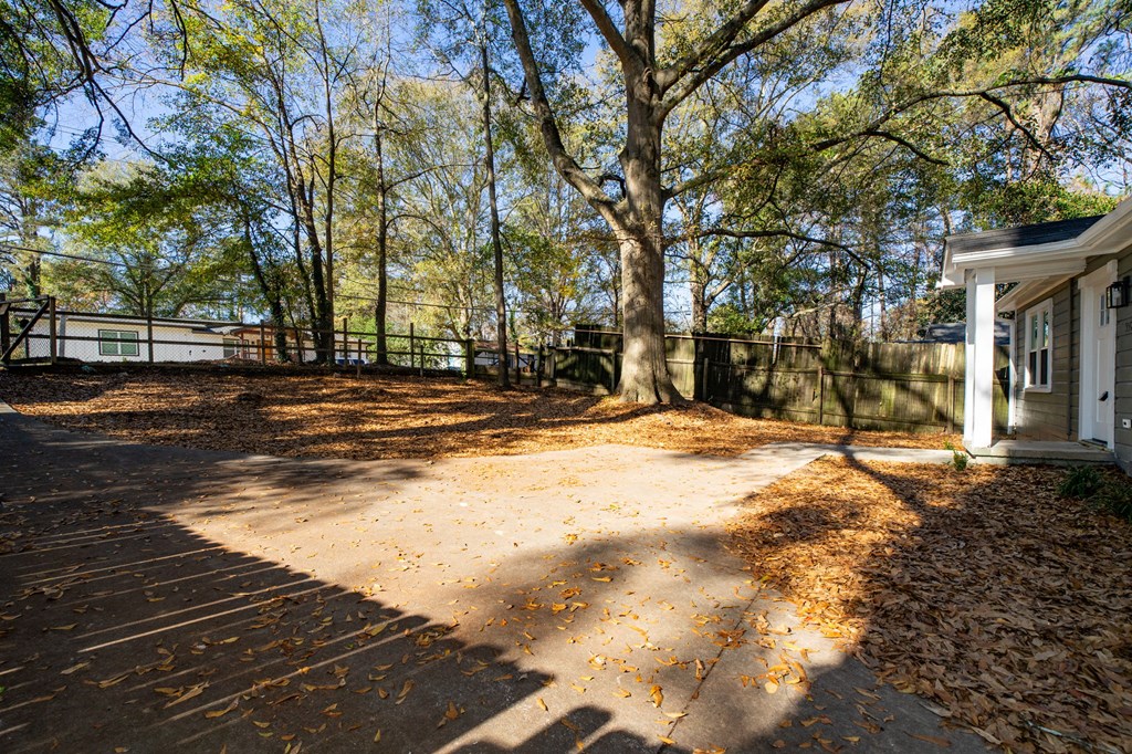 359 Fairburn Road Nw