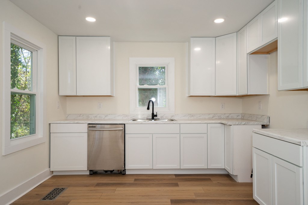 359 Fairburn Road Nw