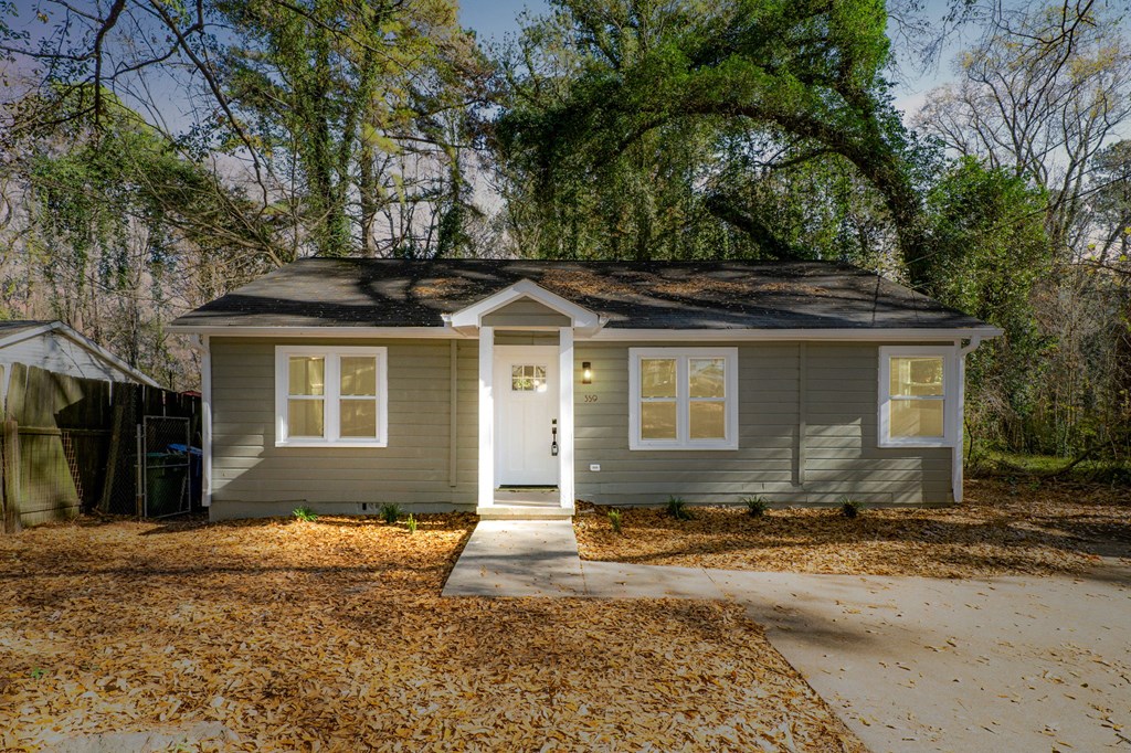 359 Fairburn Road Nw