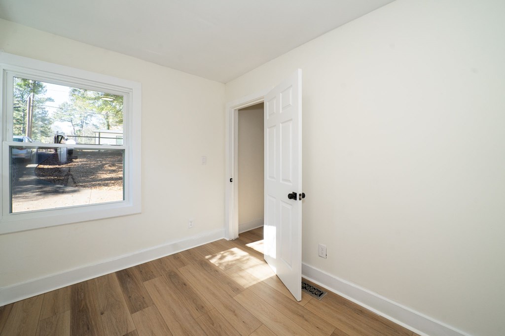 359 Fairburn Road Nw