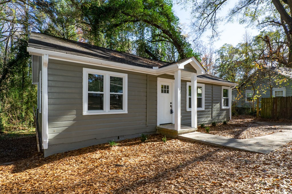 359 Fairburn Road Nw