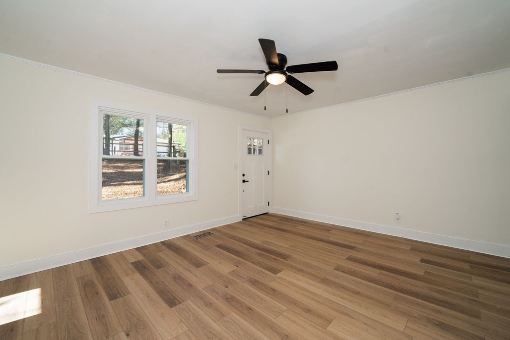 359 Fairburn Road Nw