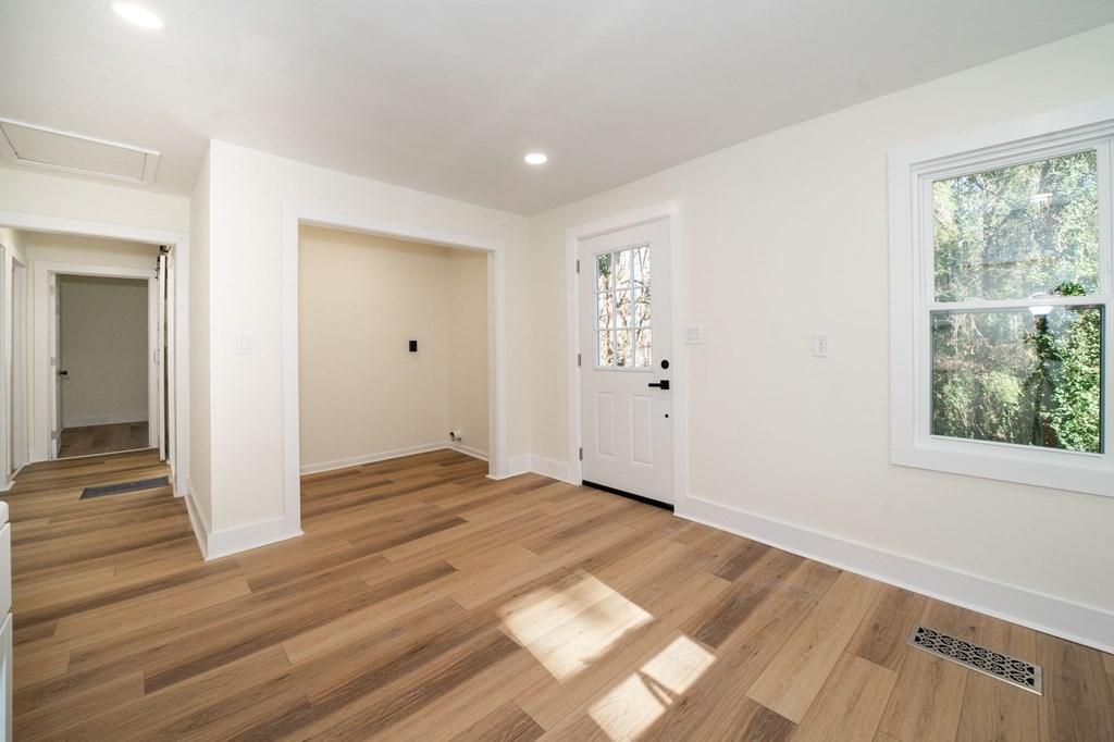 359 Fairburn Road Nw