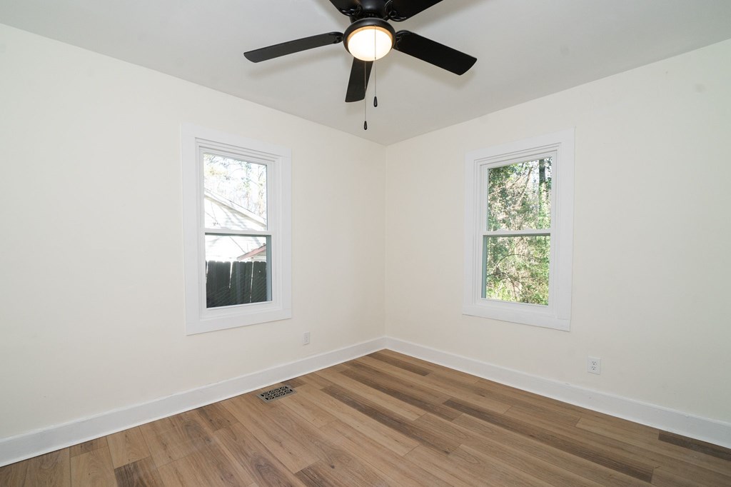 359 Fairburn Road Nw