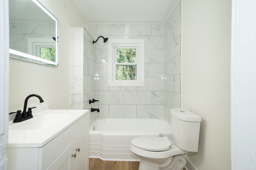 359 Fairburn Road Nw