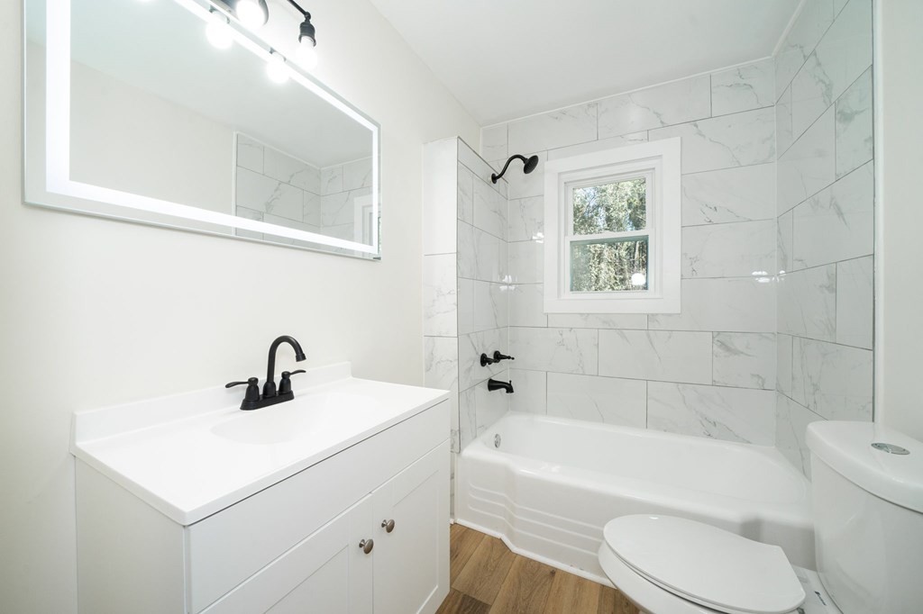 359 Fairburn Road Nw