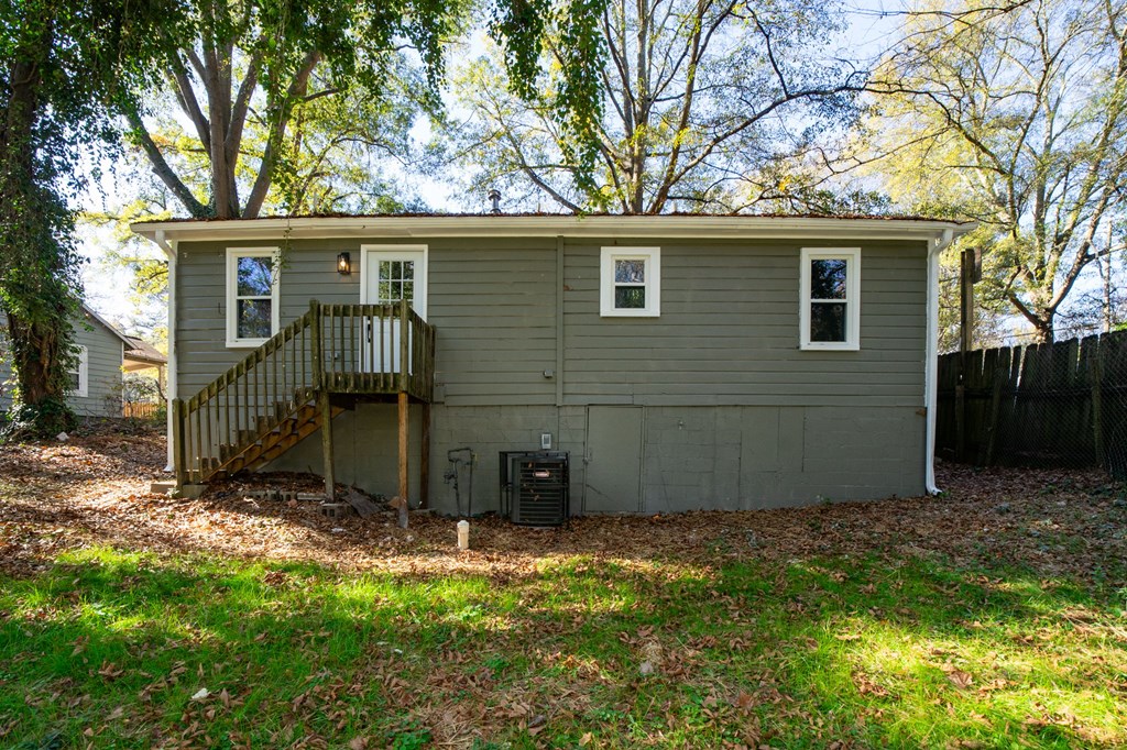 359 Fairburn Road Nw