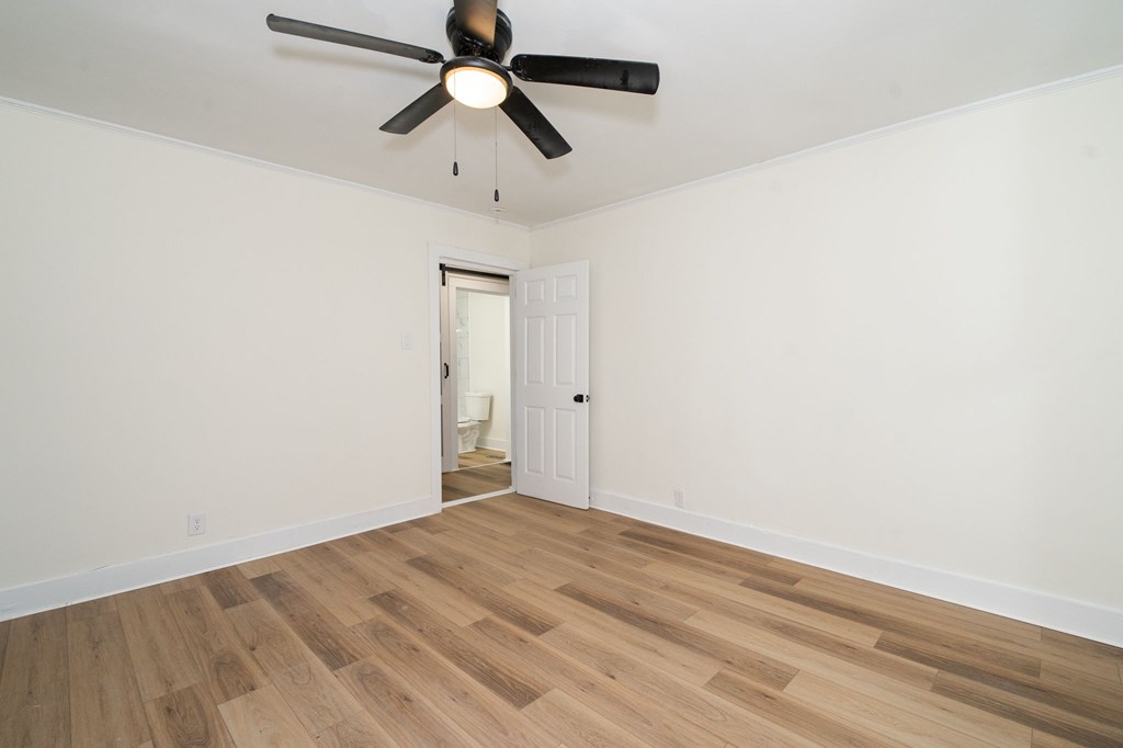 359 Fairburn Road Nw