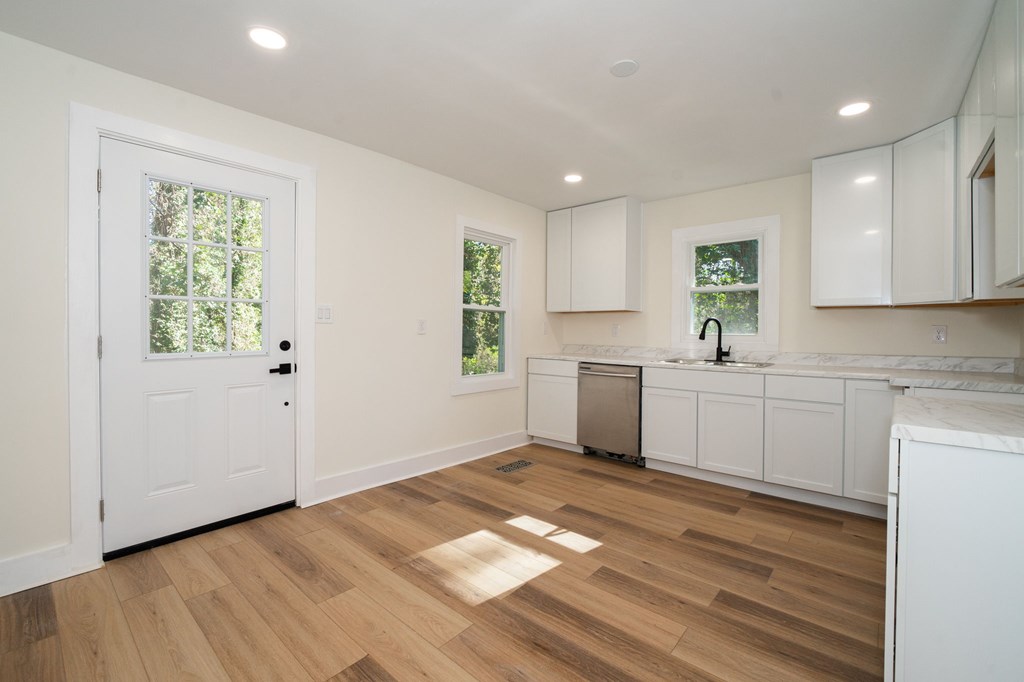 359 Fairburn Road Nw