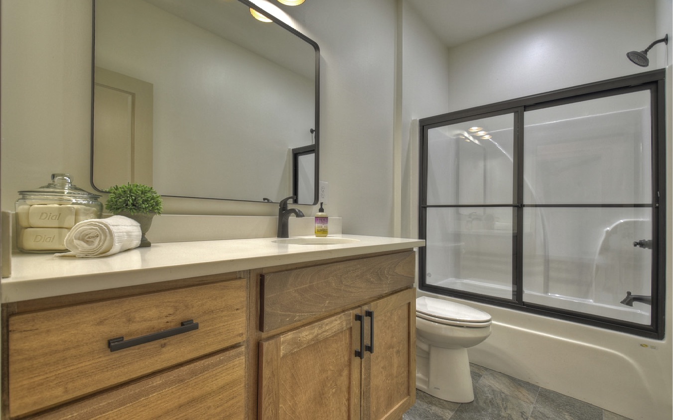 1074 Zenith Trail