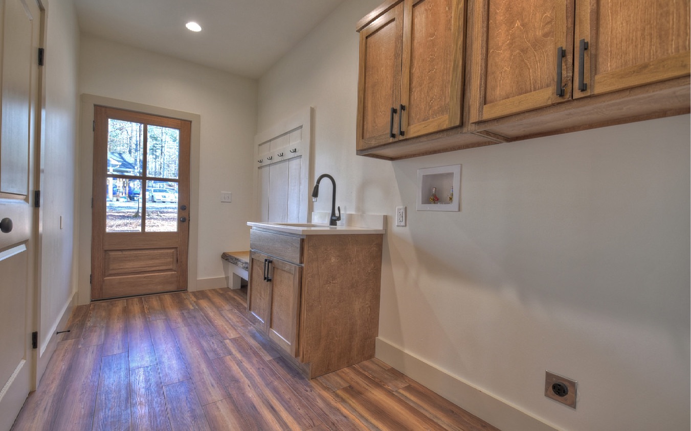 1074 Zenith Trail