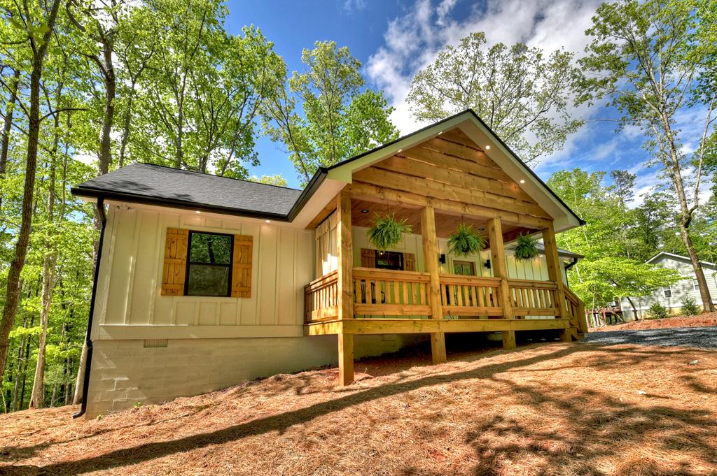 1074 Zenith Trail