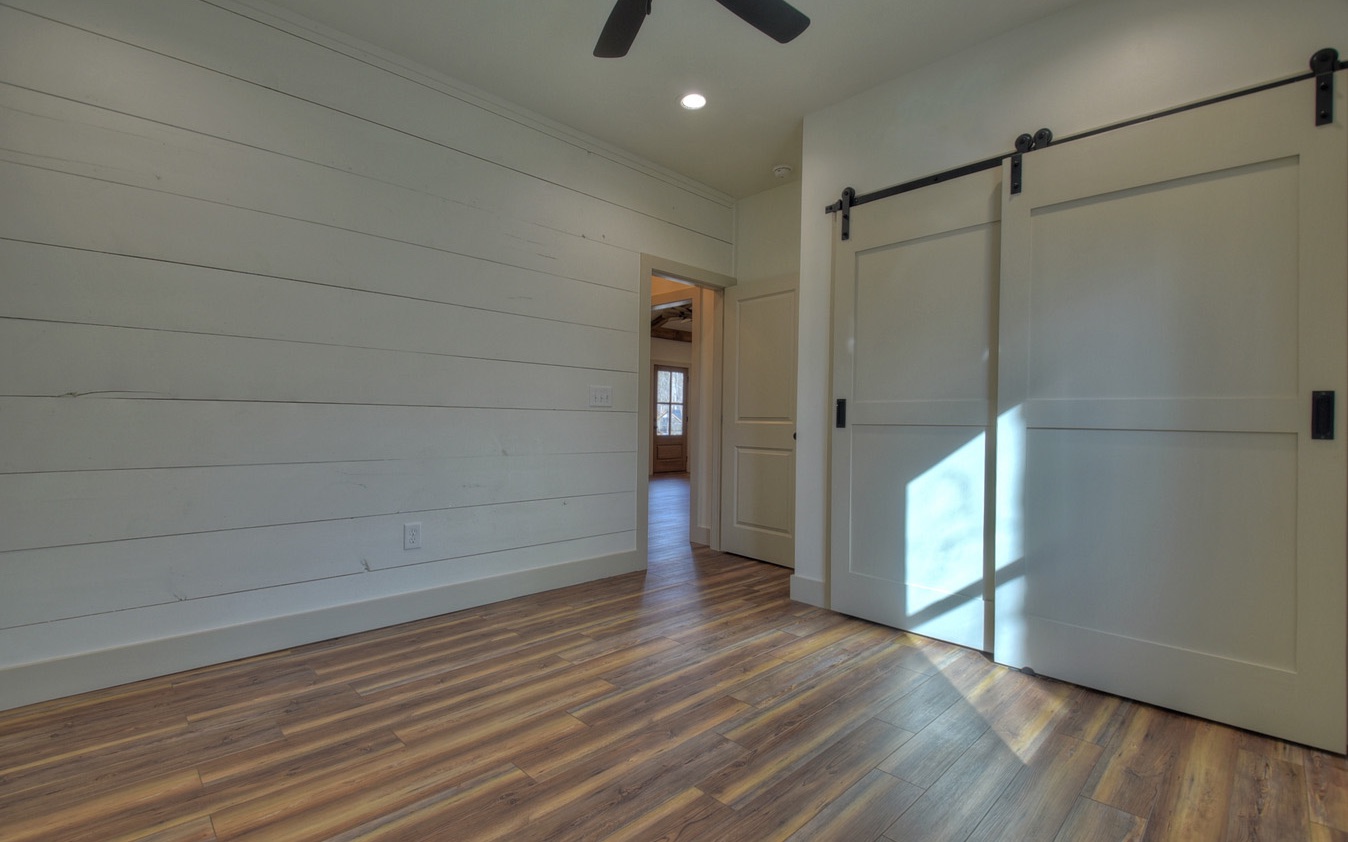 1074 Zenith Trail