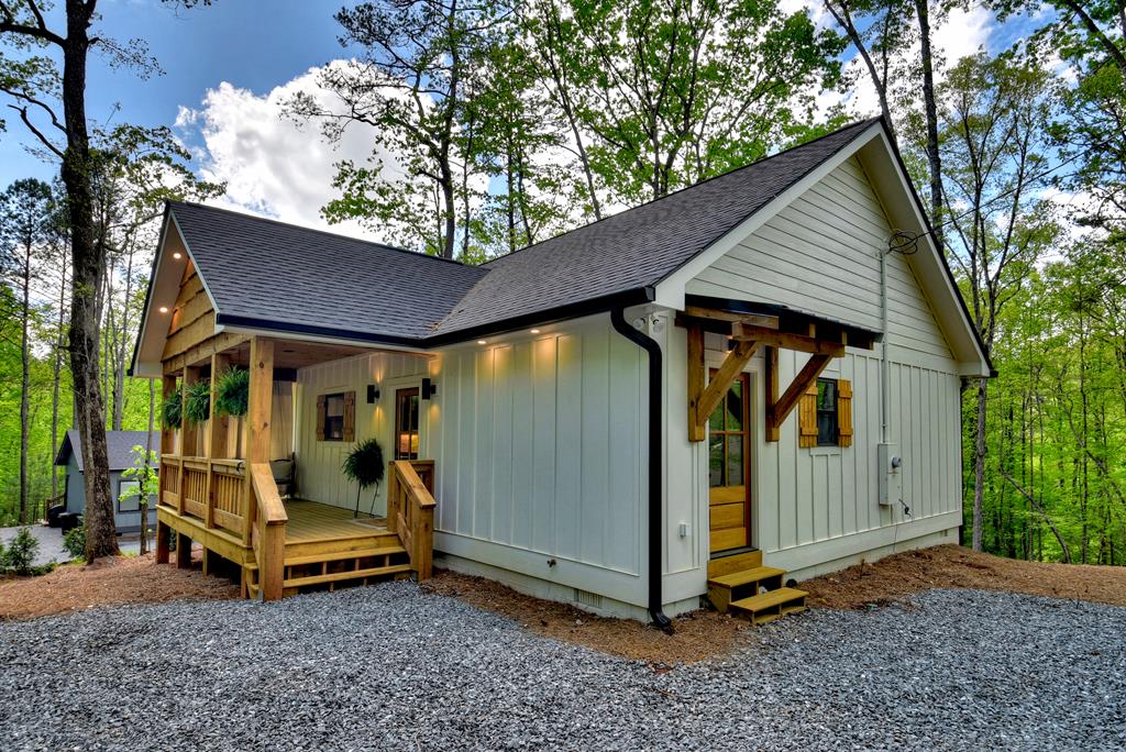 1074 Zenith Trail