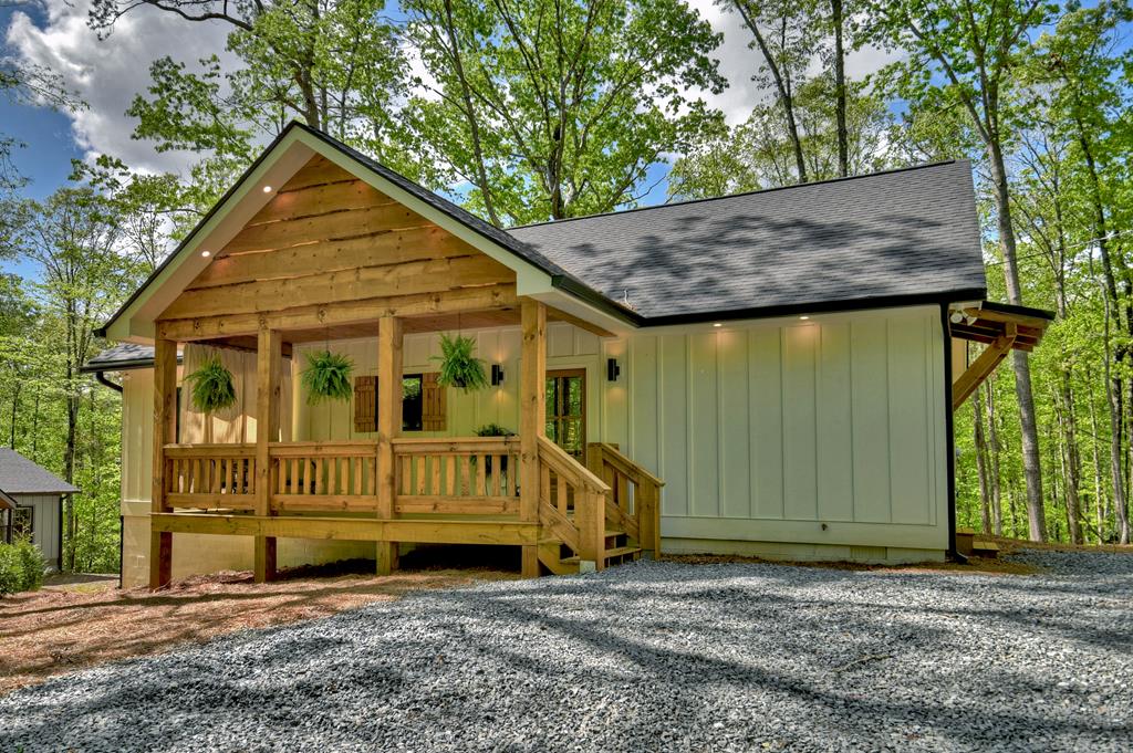 1074 Zenith Trail