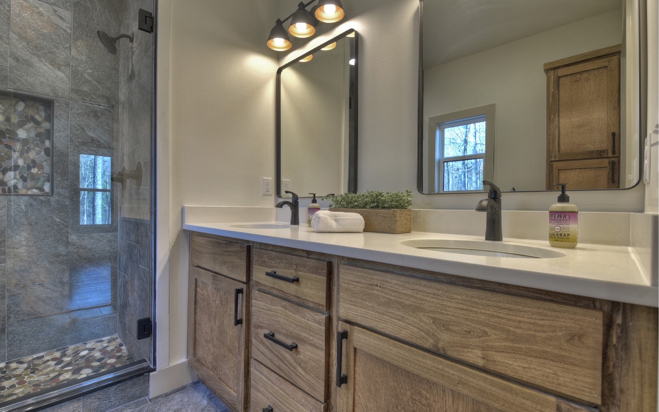 1074 Zenith Trail