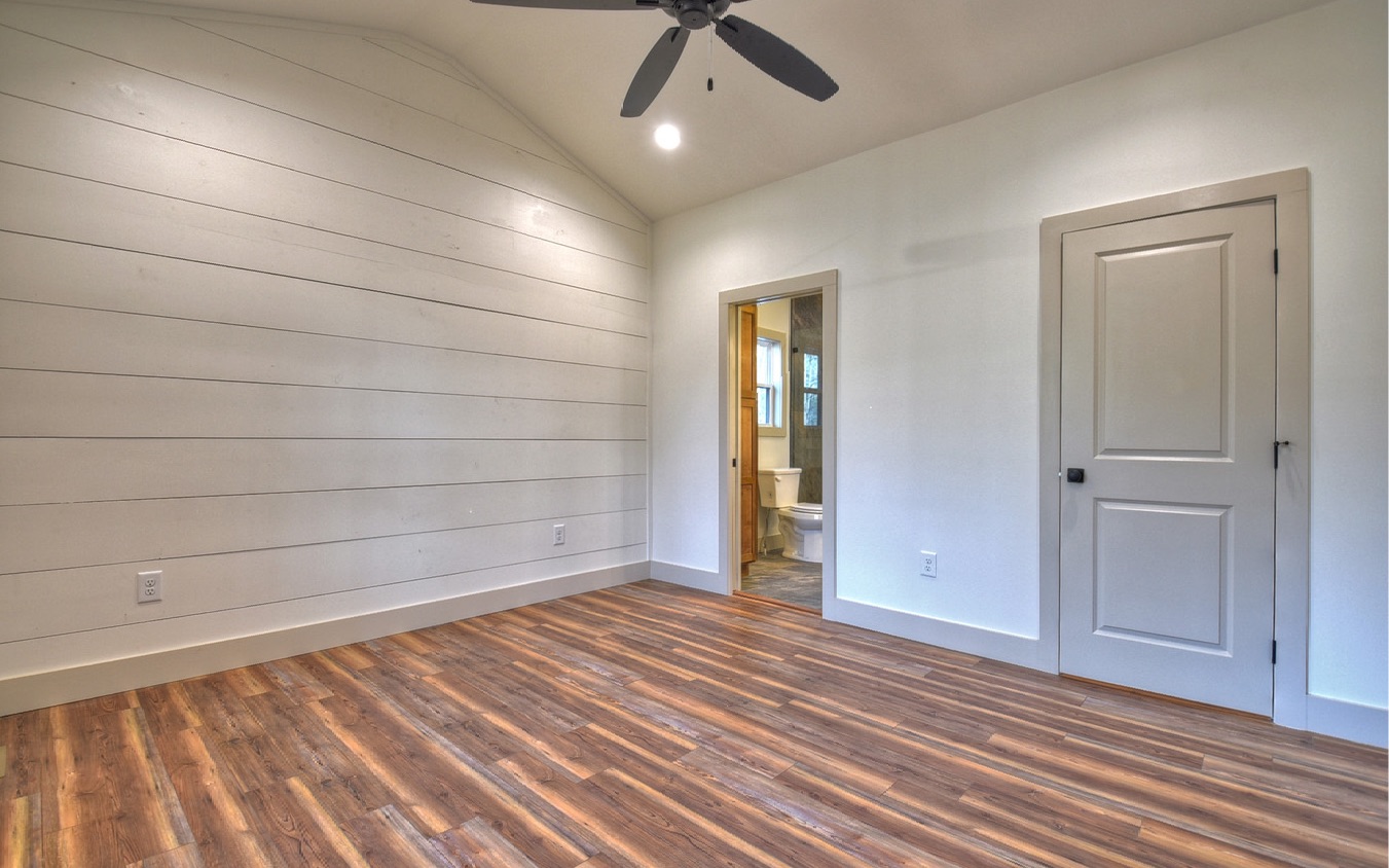 1074 Zenith Trail
