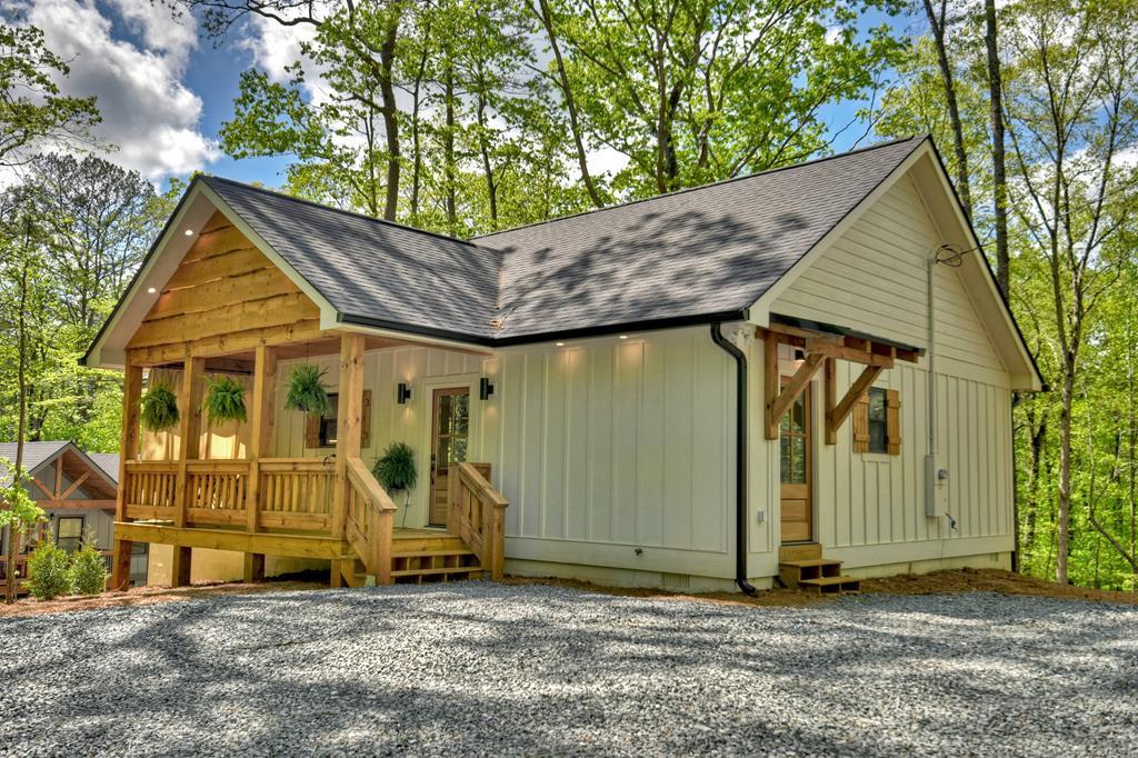1074 Zenith Trail