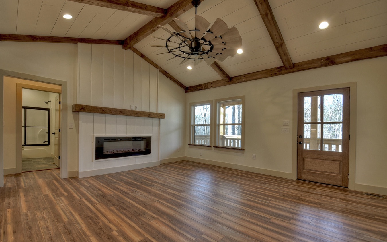 1074 Zenith Trail