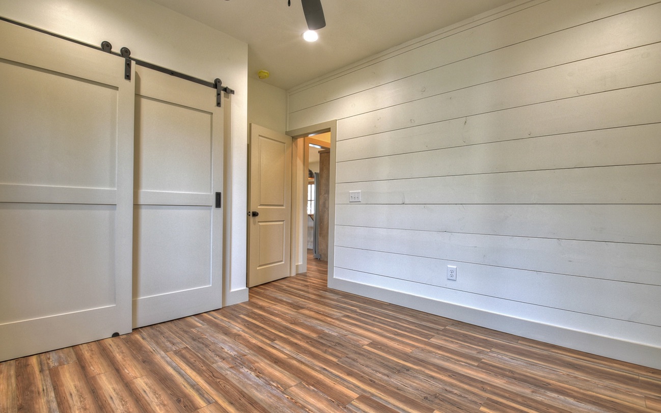 1074 Zenith Trail