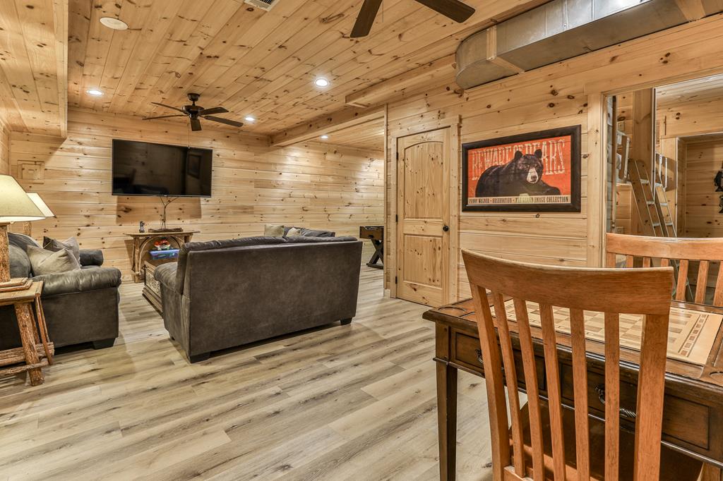 129 W Park Court