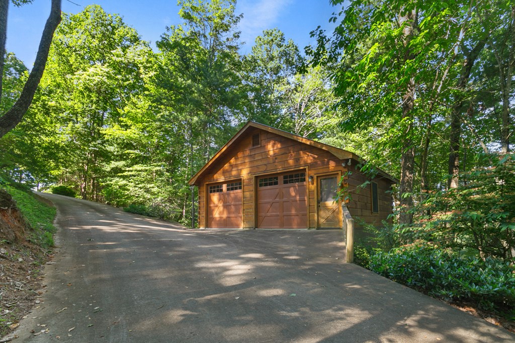 16 Dustin Drive