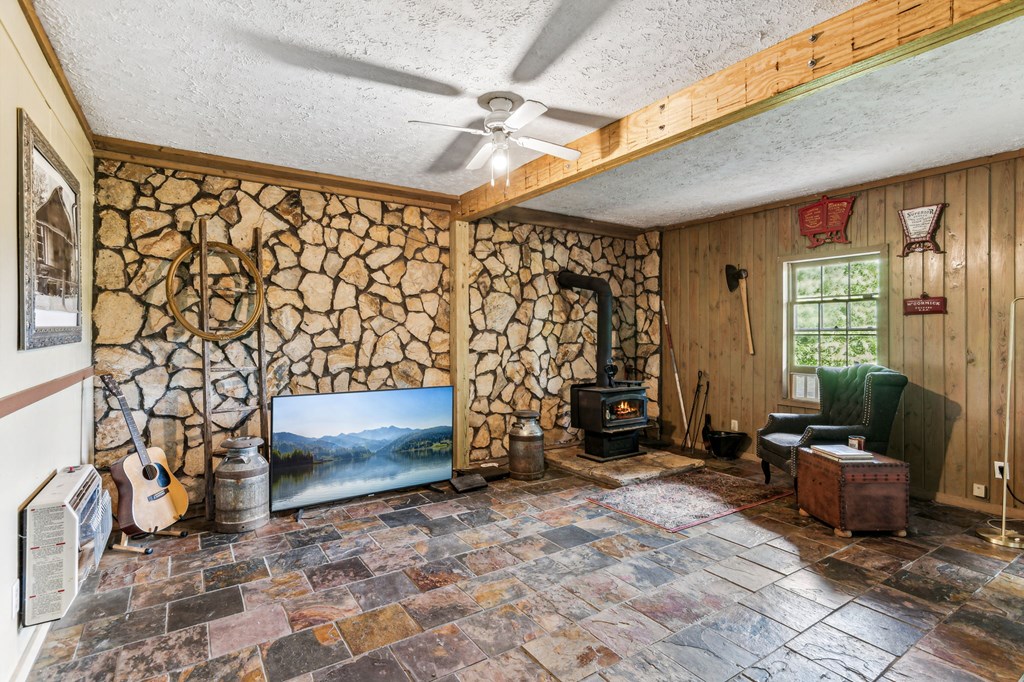 907 Northcut Road