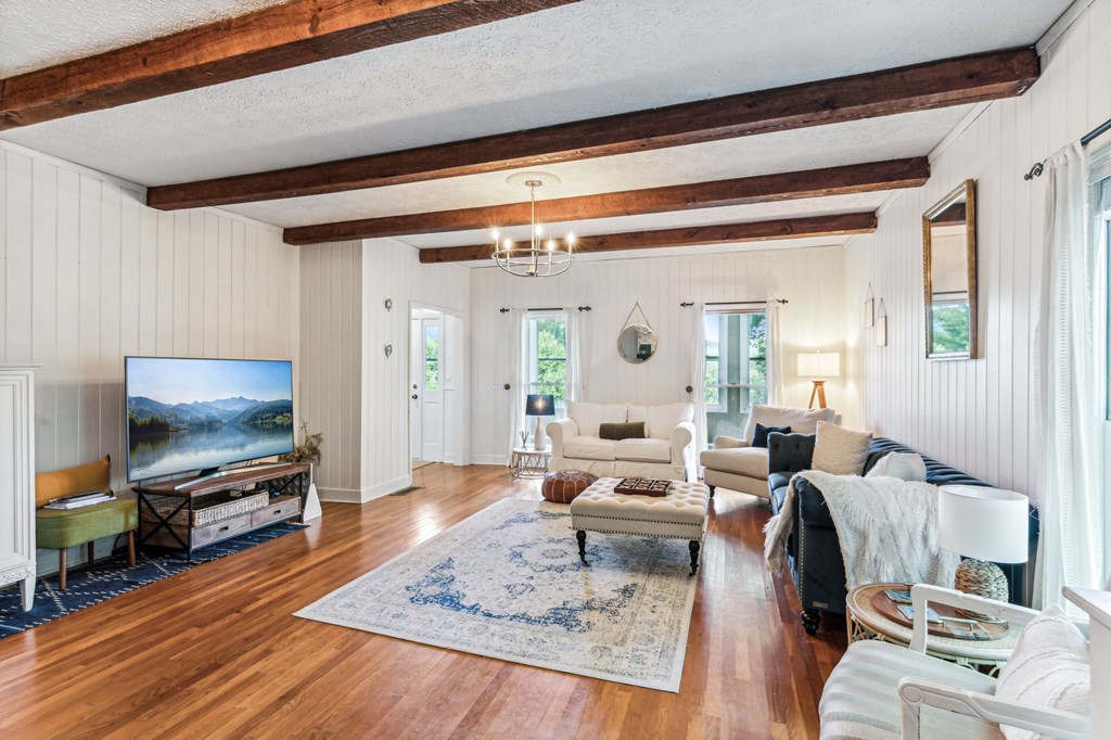 907 Northcut Road