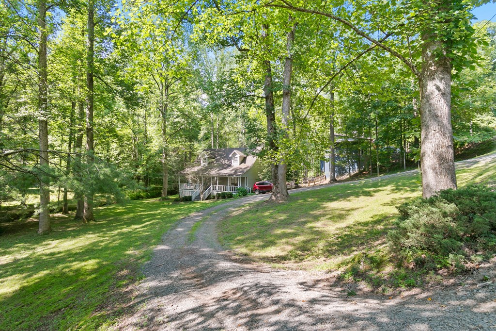 15 Padget Ln