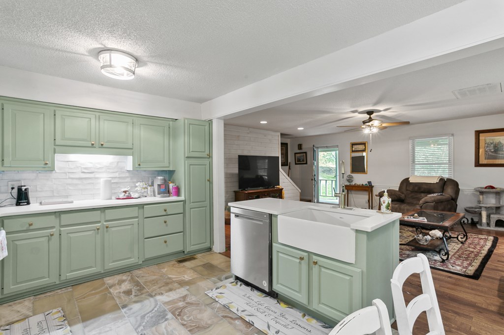 15 Padget Ln