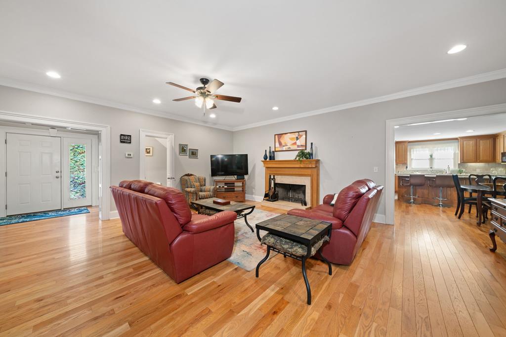 52 Lafayette Drive
