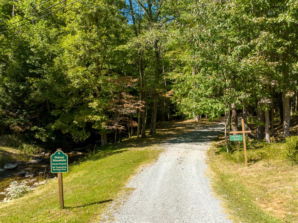 160 Hickory Trace
