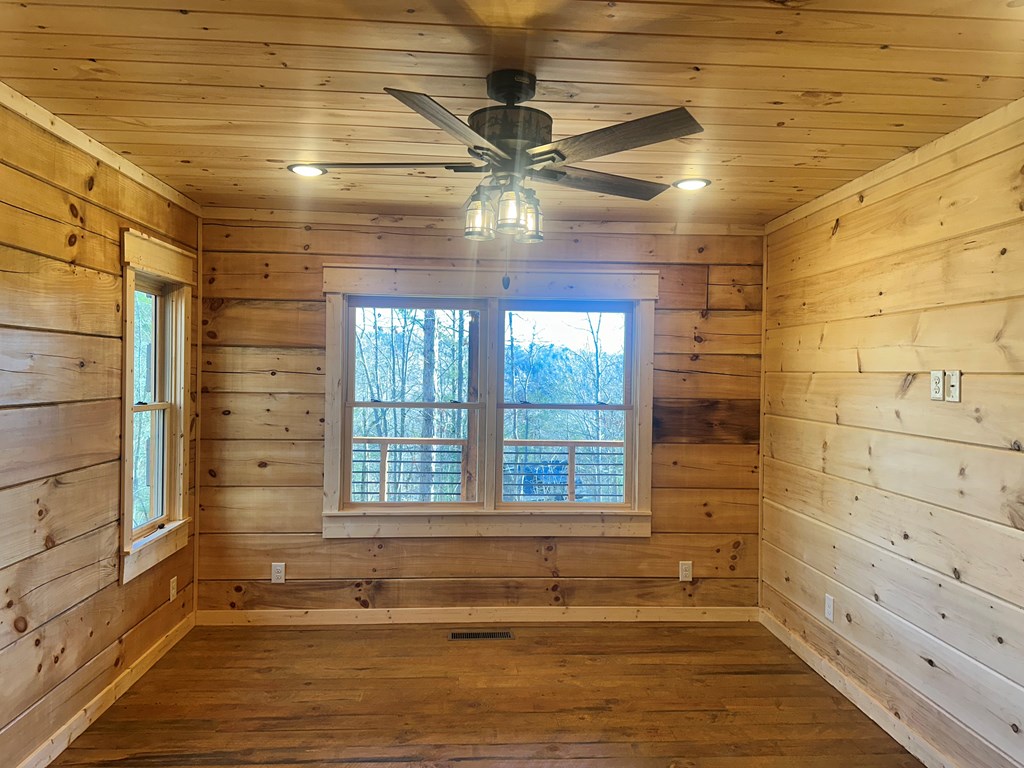 32 Dawn Lane
