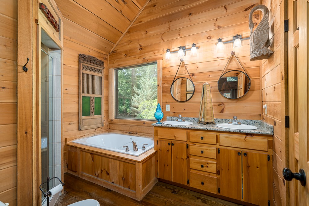 135 Diamondback Ridge