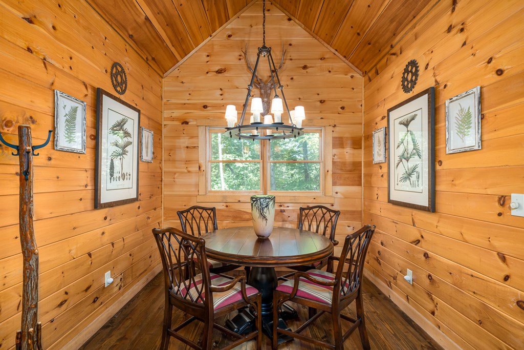 135 Diamondback Ridge