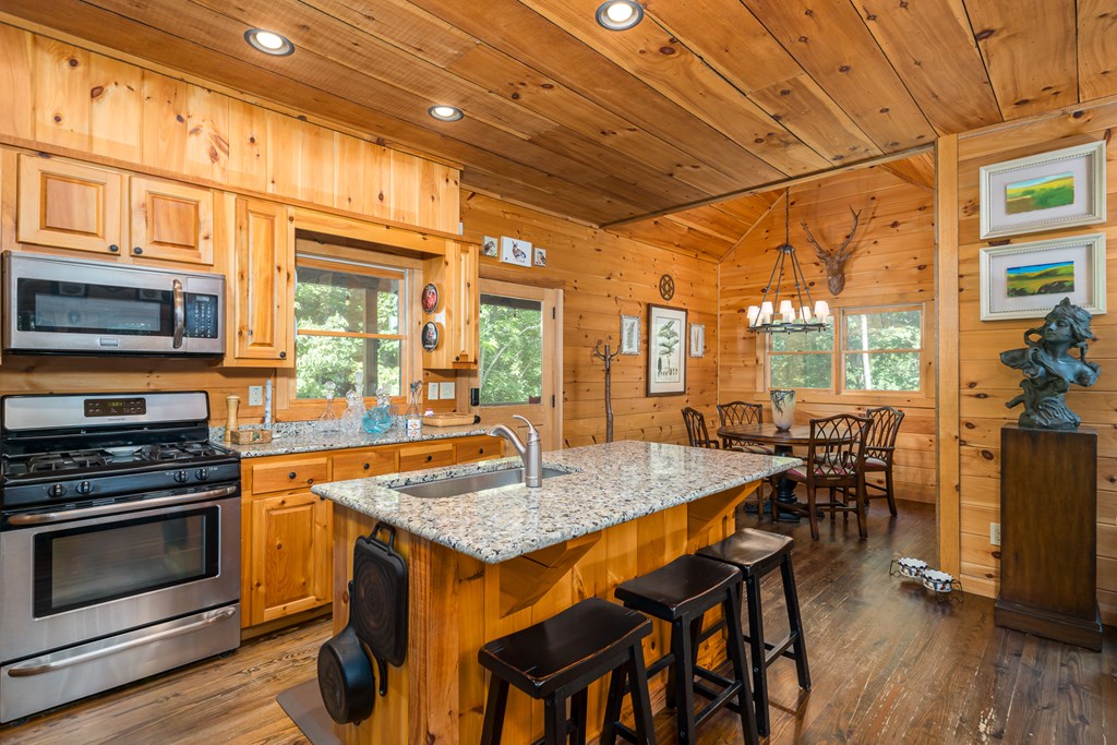 135 Diamondback Ridge