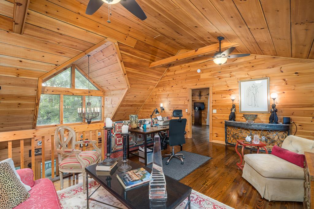 135 Diamondback Ridge