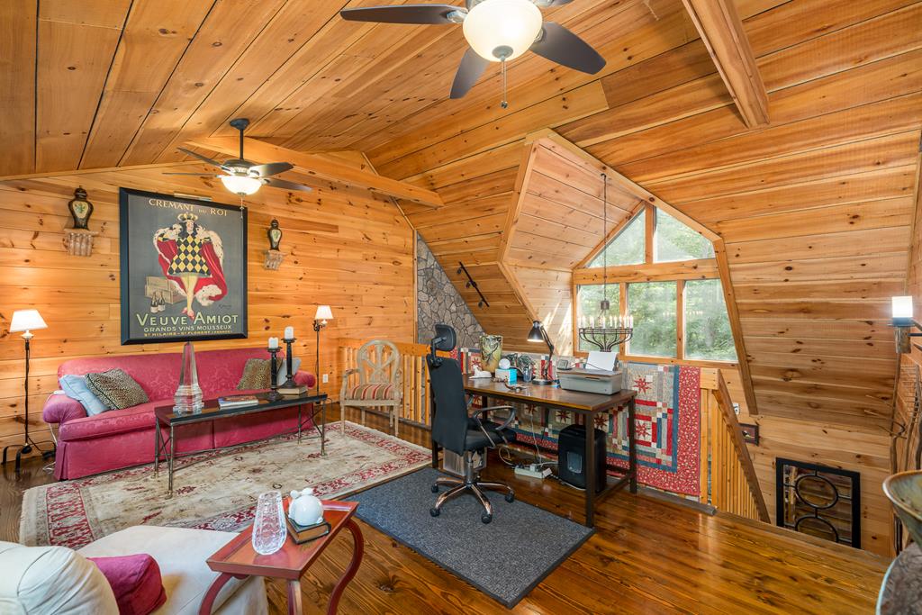 135 Diamondback Ridge