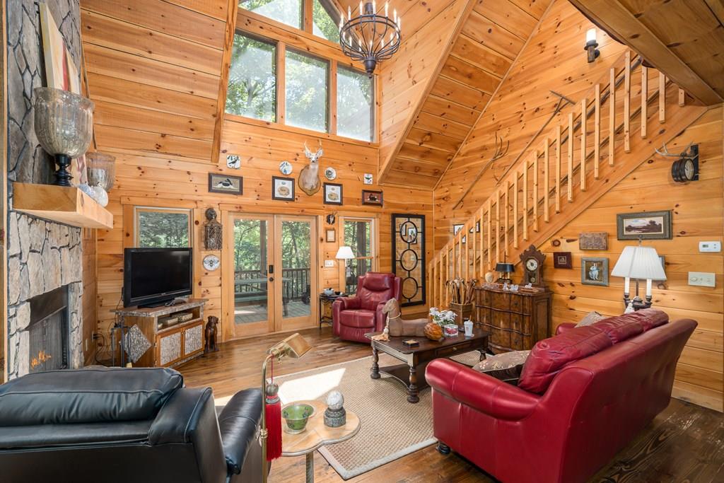 135 Diamondback Ridge