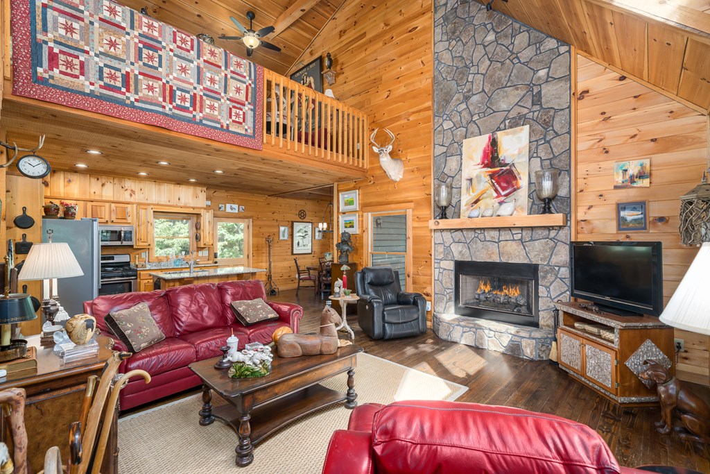 135 Diamondback Ridge