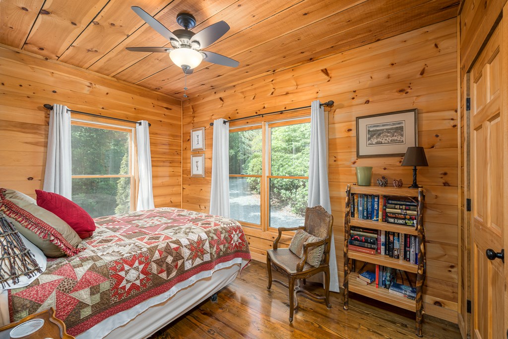 135 Diamondback Ridge