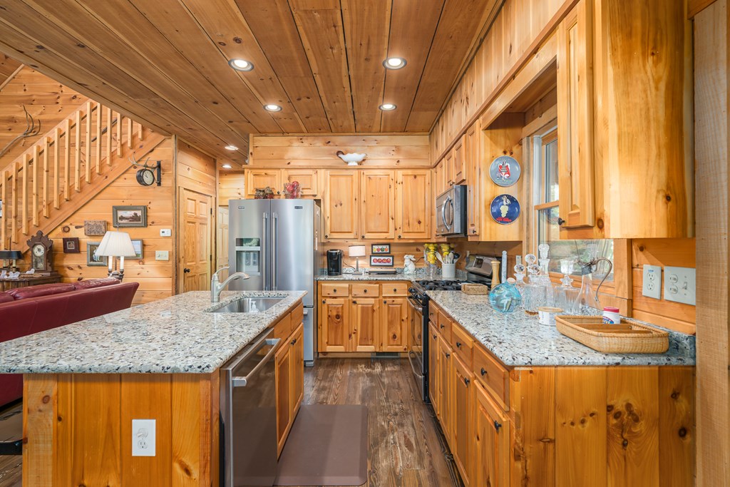 135 Diamondback Ridge