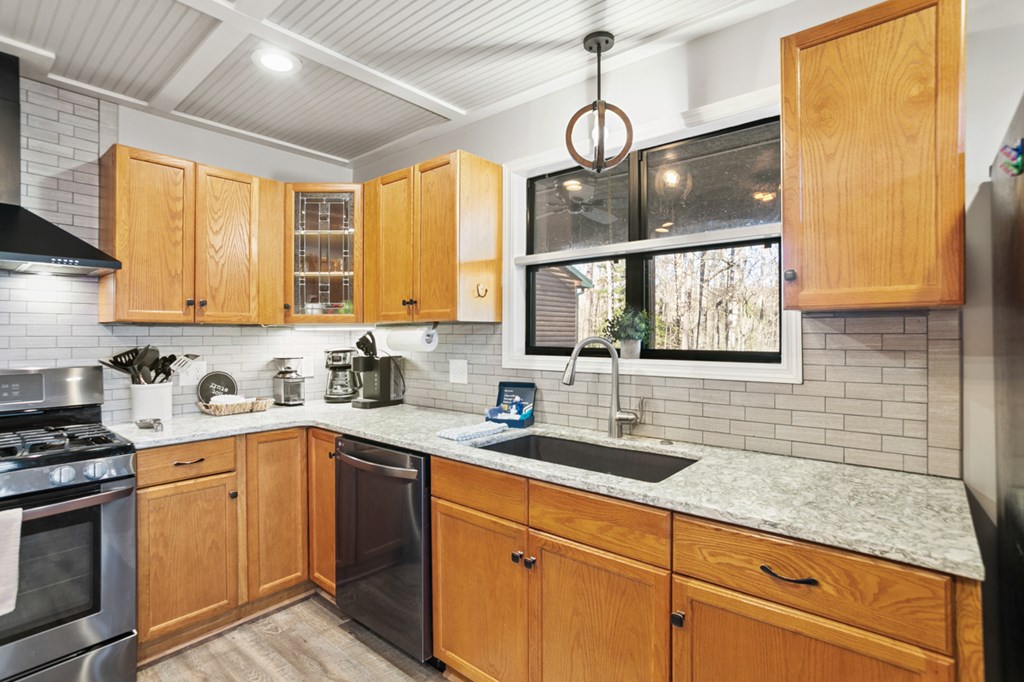 708 Thomas Mountain Road