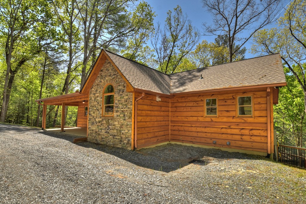 1075 Lazy River Lane