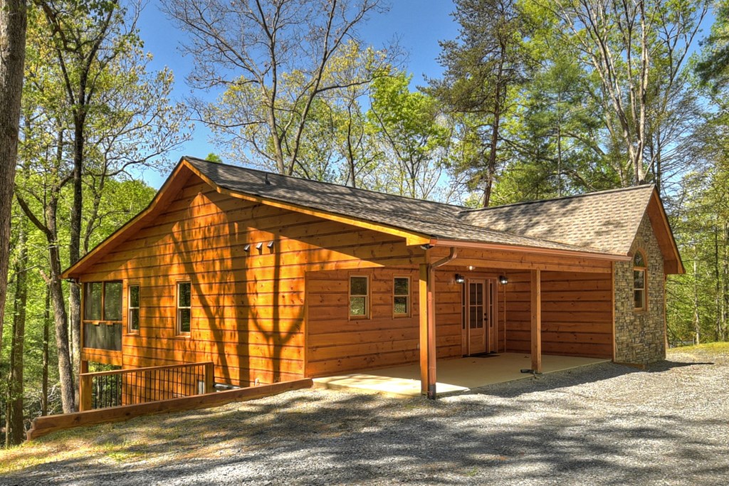 1075 Lazy River Lane