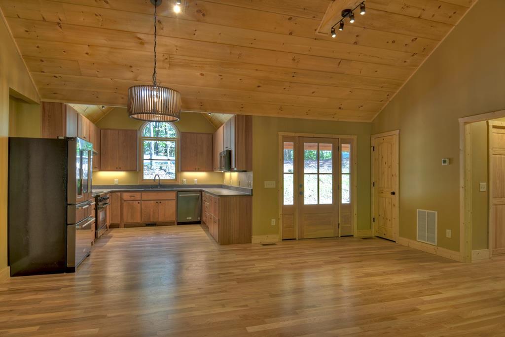 1075 Lazy River Lane