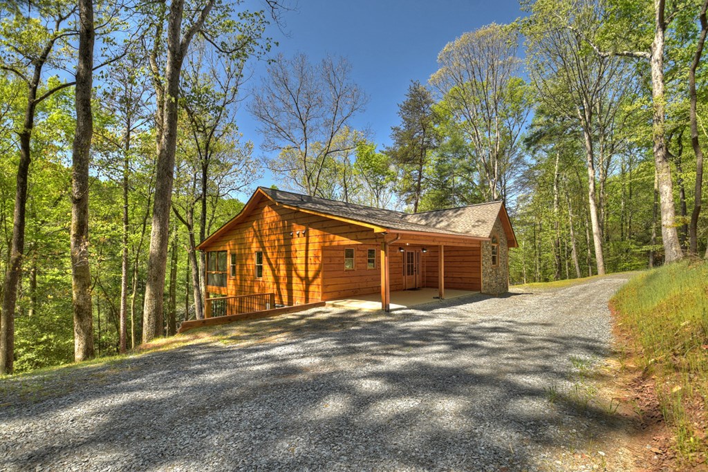 1075 Lazy River Lane