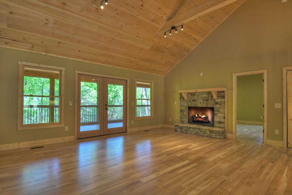 1075 Lazy River Lane